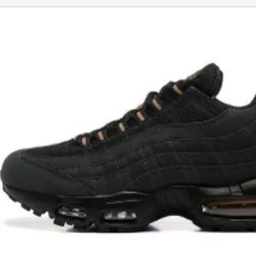 Air cushioned running shoes for men and women