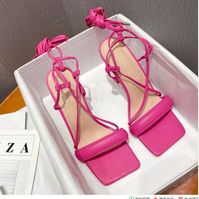 Brenda  Stiletto-Absatz mit Cutout und Knchelriemen