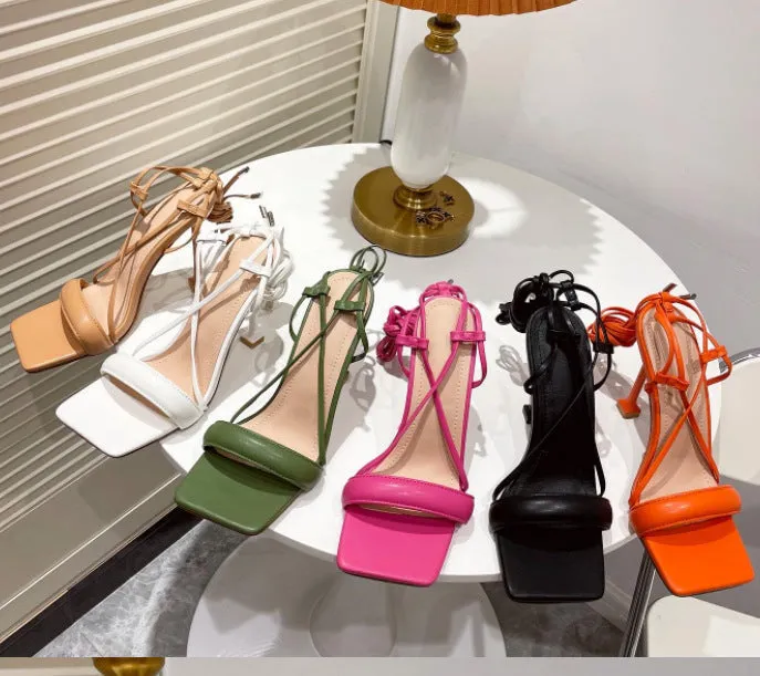 Brenda  Stiletto-Absatz mit Cutout und Knchelriemen
