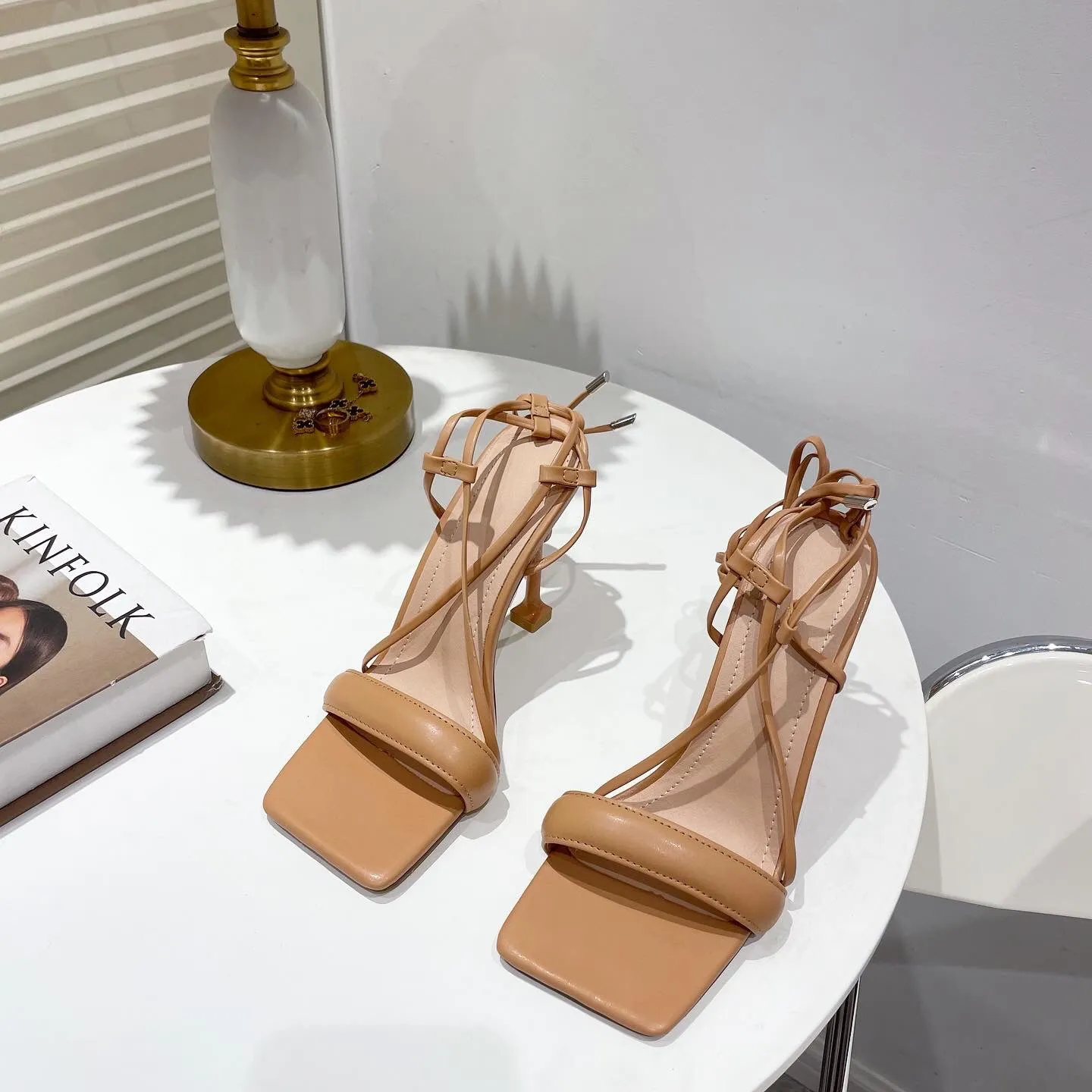 Brenda  Stiletto-Absatz mit Cutout und Knchelriemen